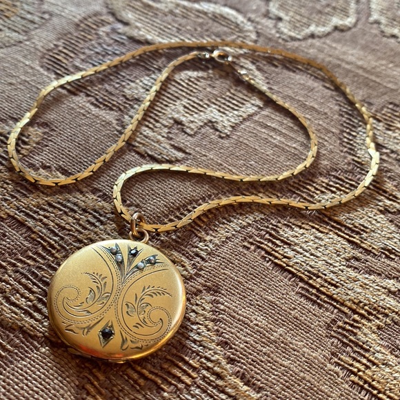 Antique B&B 1/4 gold? Gold plated locket garnets rubies pearls